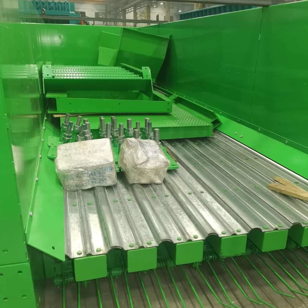 Gyártás alatt lévő zsáknyitó 